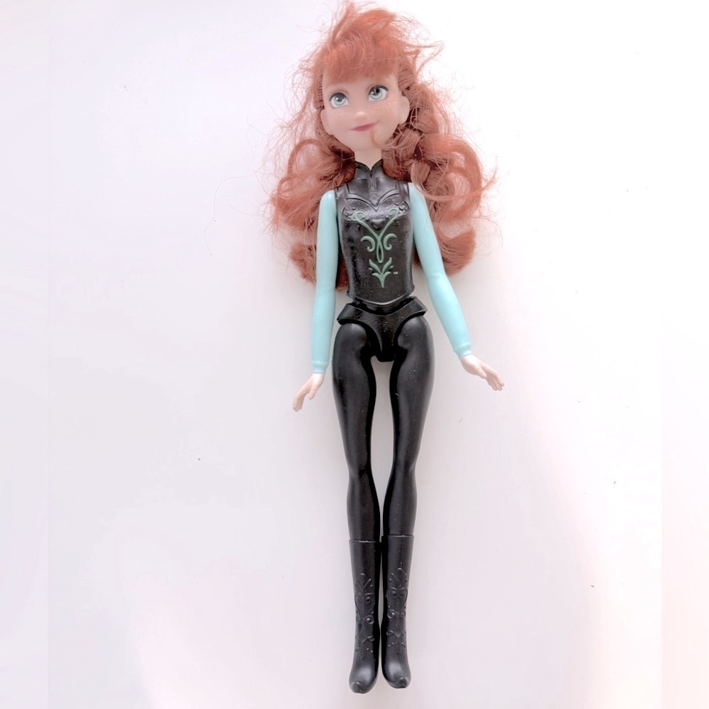Hasbro Walt Disney Anna wearing a sleek teal black outfit